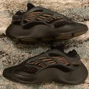 Yeezy | Shoes | Yeezy 70 V3 Clay Brown Worn Twice Like New  display picture 1